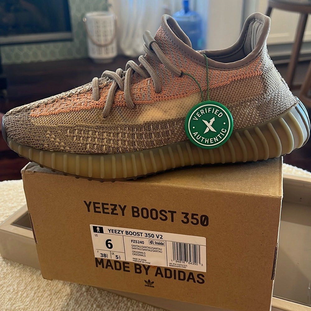 Yeezy Boost 350 Santau Men’s 6/ Woman’s 8